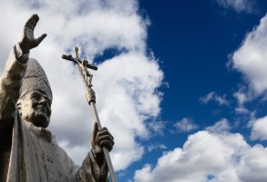 Papal-statue-052914