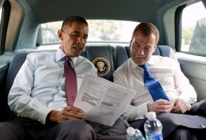 Obama_and_Medvedev_look_at_the_menu
