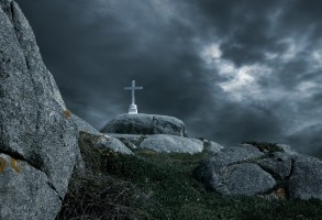 Lent_Christian_cross_clouds_dark